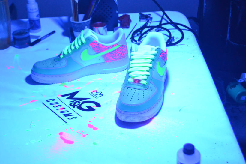 Neon nike air cheap force ones